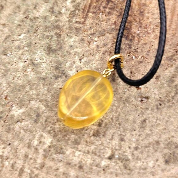 Adorable Nature Yellow Fluorite Sleeping Nine Tails Fox Pendant Necklace - Picture 6 of 10